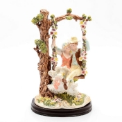 Статуэтка на деревянной подставке Royal Classics 35см
