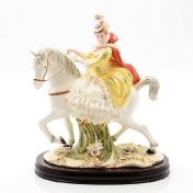 Статуэтка на деревянной подставке Royal Classics 34х30
