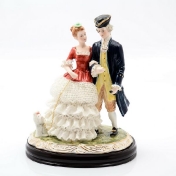 Статуэтка на деревянной подставке Royal Classics 30x25